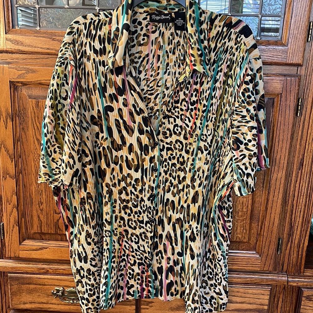 NWOT MAGGIE BARNES MULTICOLOR ANIMAL PRINT S\S BLOUSE SZ 2X